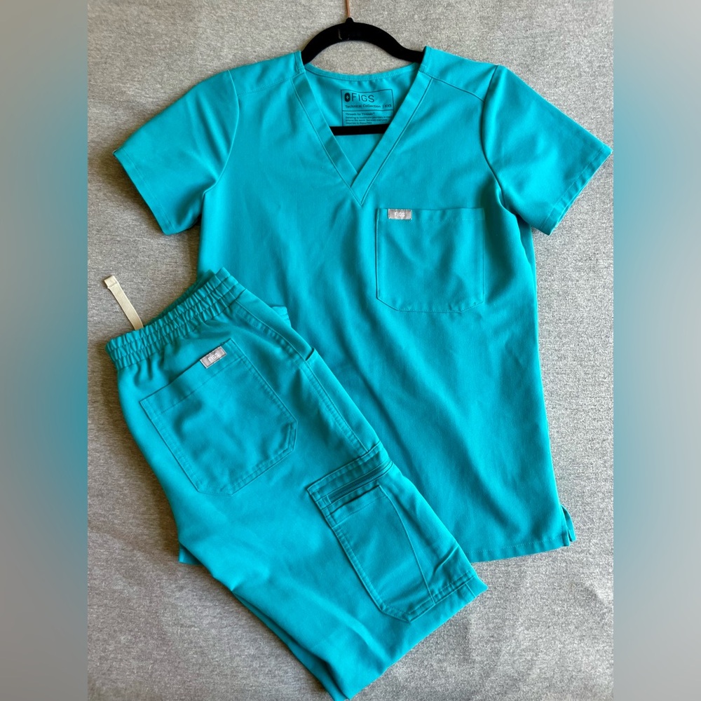 FIGS Catarina Scrub Top / Yola Skinny Scrub Pants